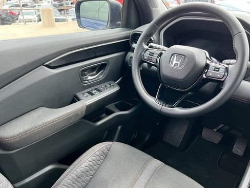 Used 2023 Honda Pilot Sport image 12