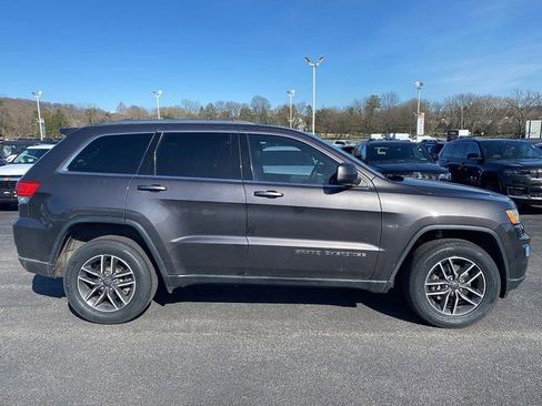 Used 2019 Jeep Grand Cherokee Laredo w/ Laredo X Package image 8
