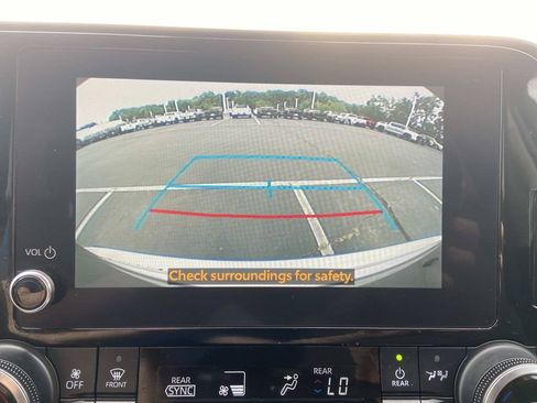 Used 2023 Toyota Highlander LE FWD image 38