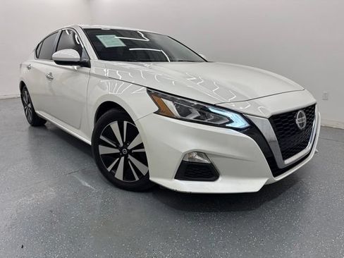 Used 2022 Nissan Altima 2.5 SV FWD image 3