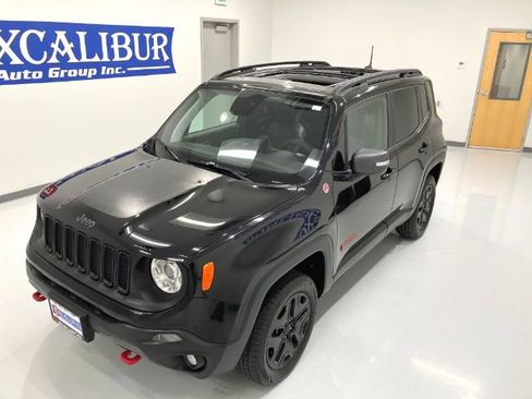 Used 2018 Jeep Renegade Trailhawk image 6