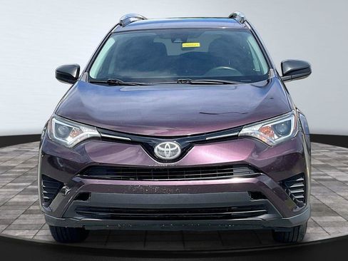 Used 2018 Toyota RAV4 LE FWD image 2