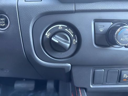 Used 2025 Nissan Frontier PRO-4X AWD/4WD image 21