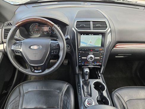 Used 2018 Ford Explorer Platinum AWD/4WD image 6