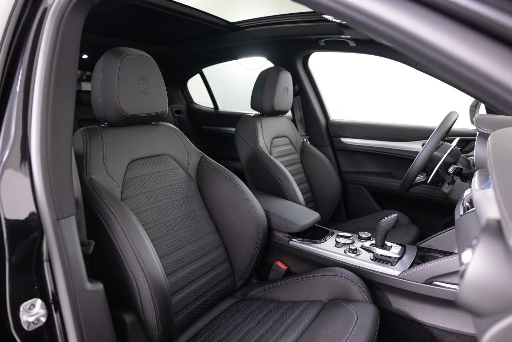 New 2026 Alfa Romeo Stelvio Sprint AWD/4WD image 34