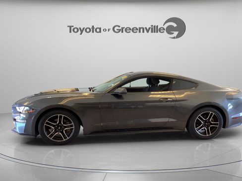 Used 2018 Ford Mustang Coupe w/ Equipment Group 101A RWD image 2
