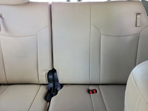 Used 2023 Toyota Sienna Limited FWD image 10