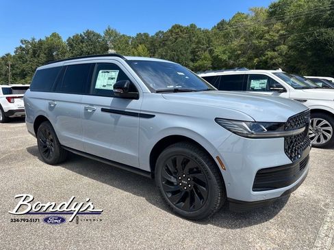 New 2025 Lincoln Navigator Reserve w/ Jet Appearance Package image 1