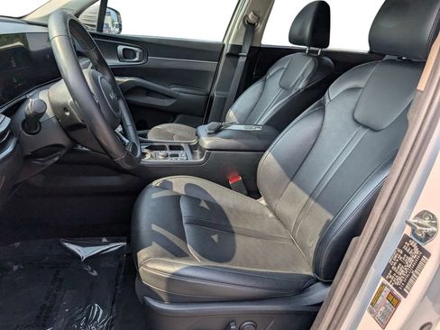 Certified 2024 Kia Sorento S FWD image 17