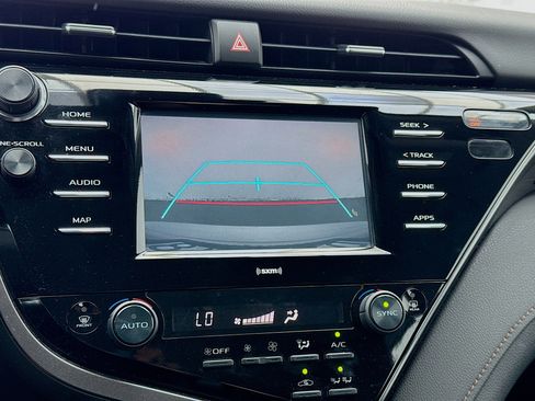 Used 2020 Toyota Camry LE image 10