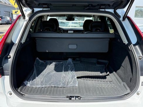 Used 2023 Volvo XC60 B5 Core w/ Climate Package AWD/4WD image 5