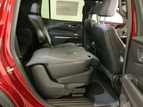New 2026 Chevrolet Traverse Z71 w/ Enhanced Driving Package AWD/4WD image 35