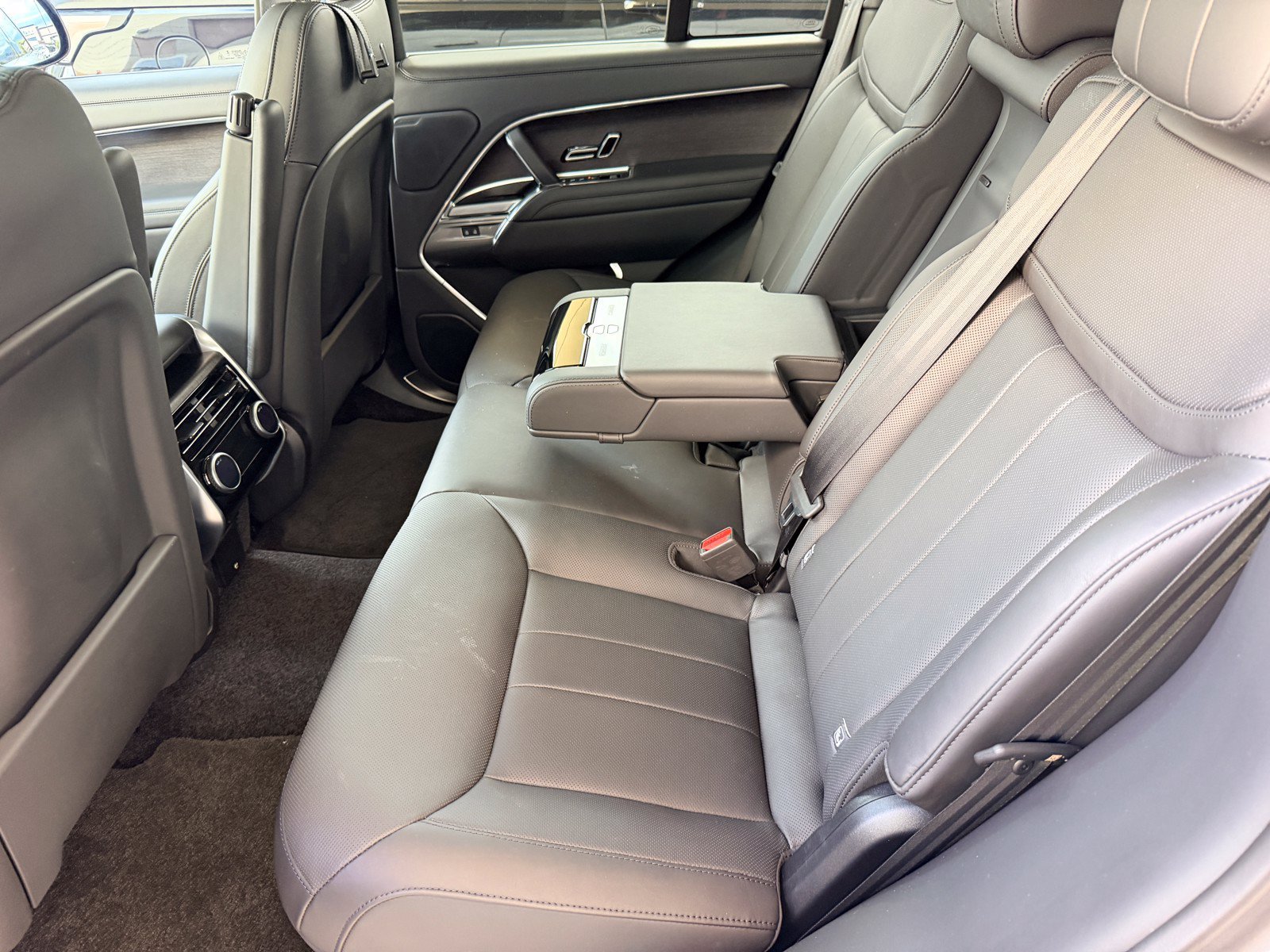 Used 2025 Land Rover Range Rover SE AWD/4WD image 23