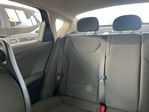 Used 2025 Kia K4 LXS image 39