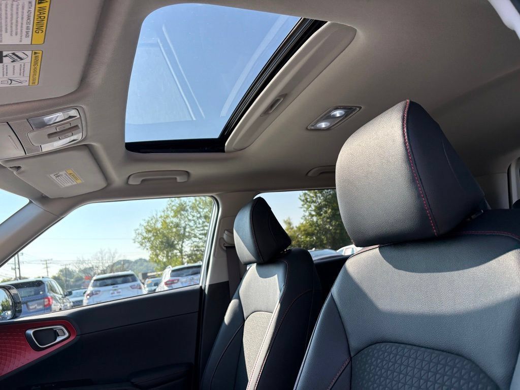 Used 2025 Kia Soul GT-Line w/ GT-Line Technology Package FWD image 9