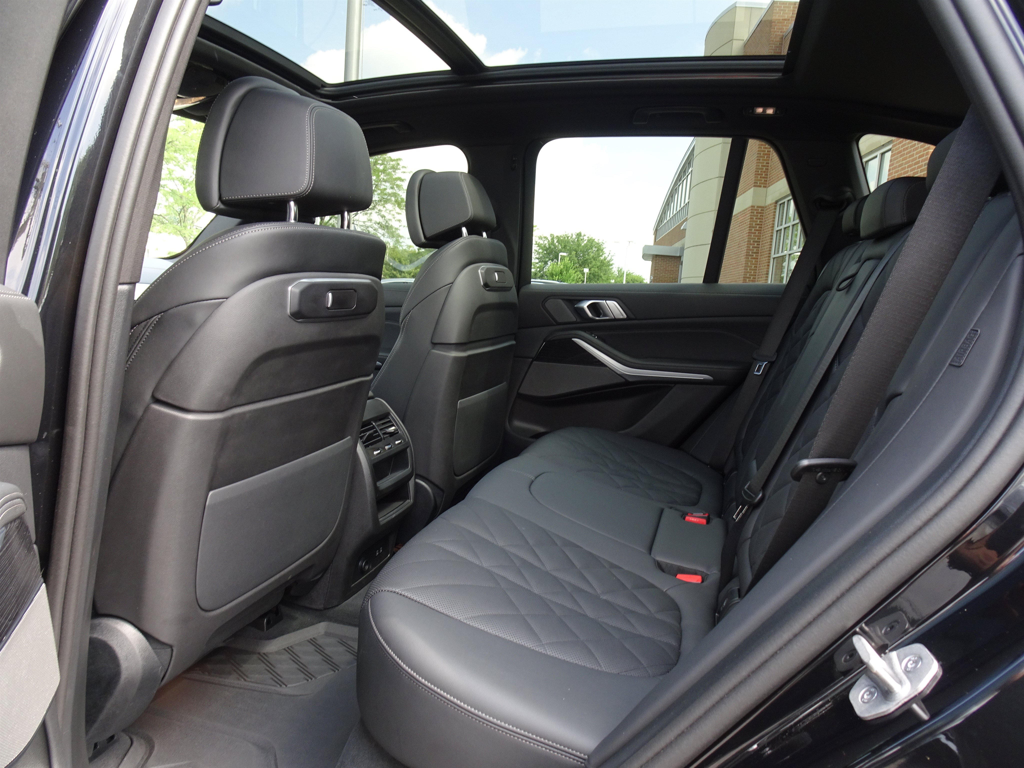 Used 2024 BMW X5 xDrive40i w/ M Sport Package AWD/4WD image 11
