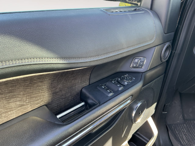 Used 2018 Ford Expedition Limited w/ Equipment Group 301A AWD/4WD image 10