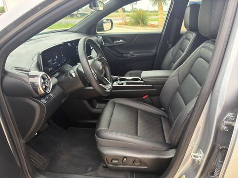 Used 2026 Chevrolet Equinox LT w/ Convenience Package II FWD image 5