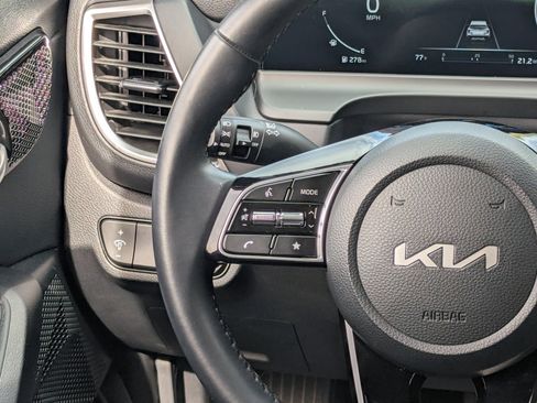 Certified 2025 Kia Seltos EX w/ EX Sunroof Package image 17