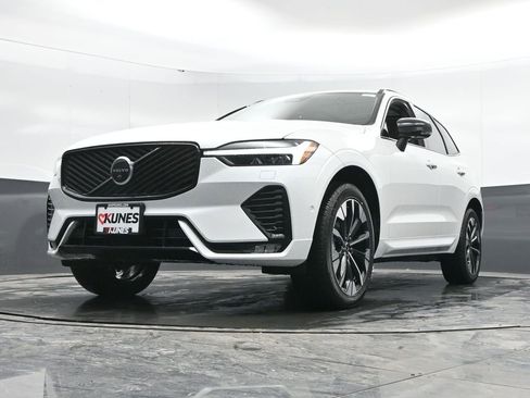 New 2026 Volvo XC60 B5 Plus w/ Climate Package image 40