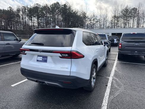 Used 2024 Toyota Grand Highlander Limited image 15