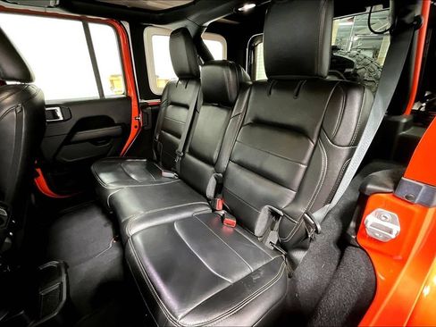 Used 2020 Jeep Wrangler Unlimited Sahara w/ Uconnect 4C Nav & Sound Group AWD/4WD image 32