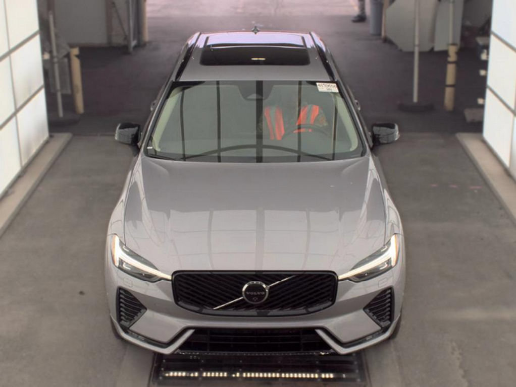 Used 2026 Volvo XC60 B5 Plus AWD/4WD image 3