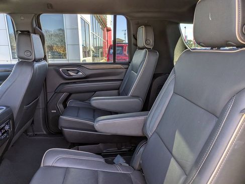 Used 2023 Chevrolet Suburban Premier image 16