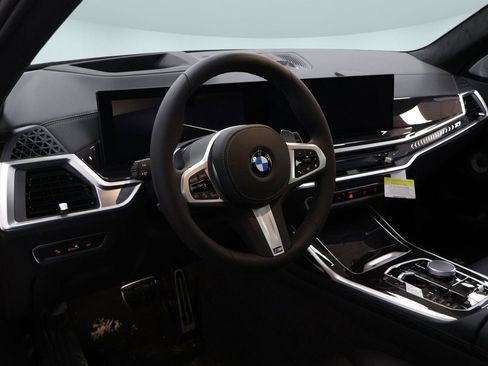 Used 2025 BMW X7 xDrive40i w/ M Sport Package image 2