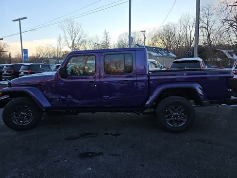 New 2026 Jeep Gladiator Sport AWD/4WD image 18