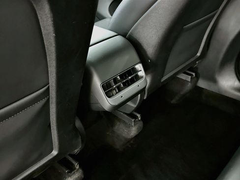 Used 2024 Tesla Model Y Long Range AWD/4WD image 27