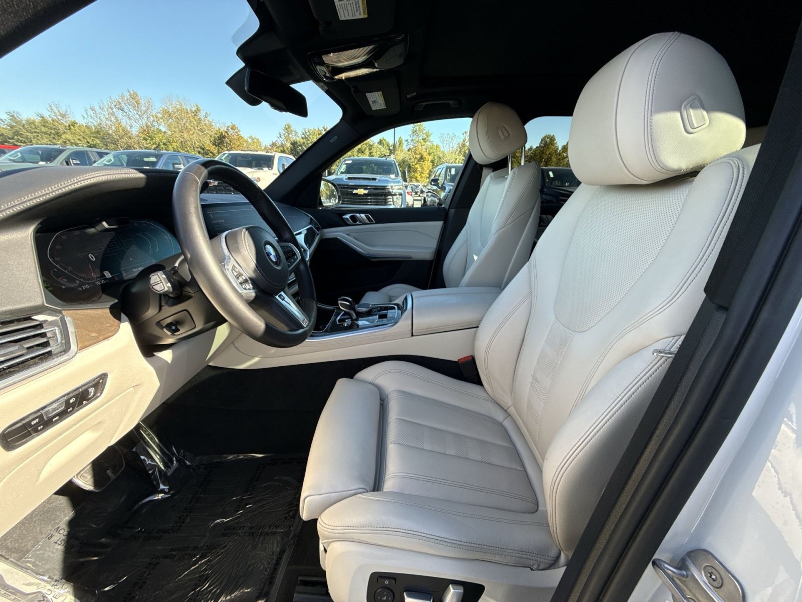 Used 2022 BMW X5 xDrive40i w/ M Sport Package AWD/4WD image 14