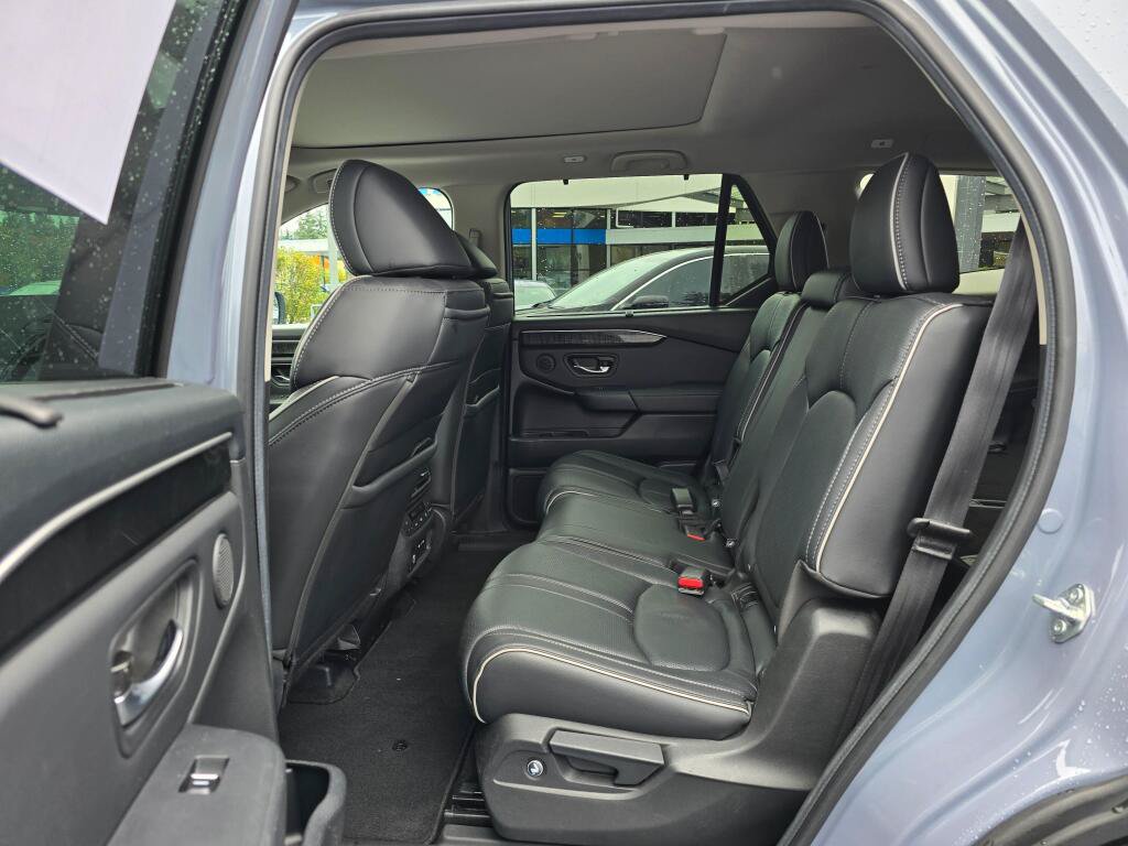 Certified 2024 Honda Pilot Elite image 4