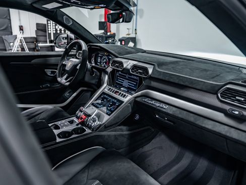 Used 2024 Lamborghini Urus Performante image 13