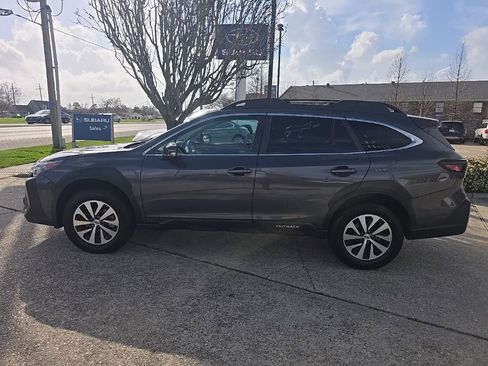 Used 2023 Subaru Outback Premium image 7