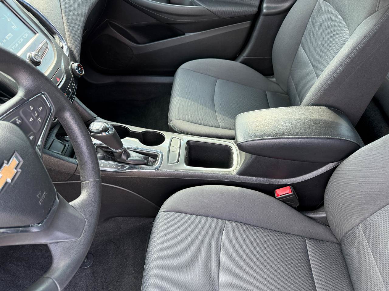Used 2018 Chevrolet Cruze LT w/ Convenience Package FWD image 26