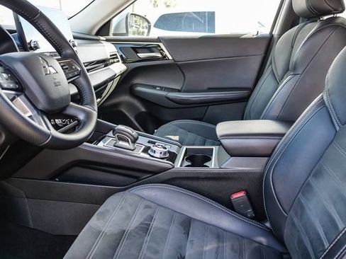 Used 2024 Mitsubishi Outlander SE FWD image 19