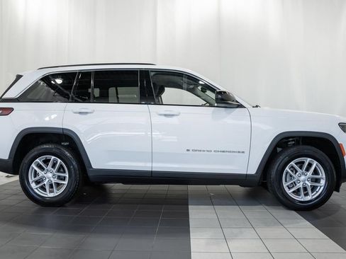 Certified 2023 Jeep Grand Cherokee Laredo AWD/4WD image 3