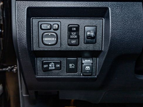 Used 2018 Toyota Tundra Platinum image 16