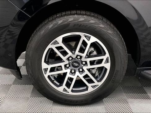 Used 2025 Ford Expedition Active AWD/4WD image 10