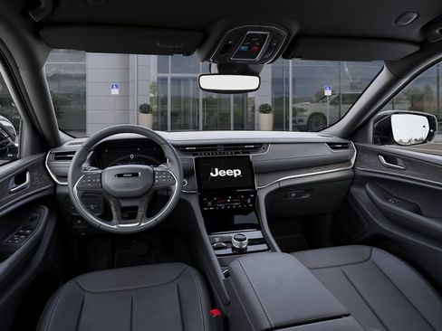 New 2025 Jeep Grand Cherokee Limited image 14