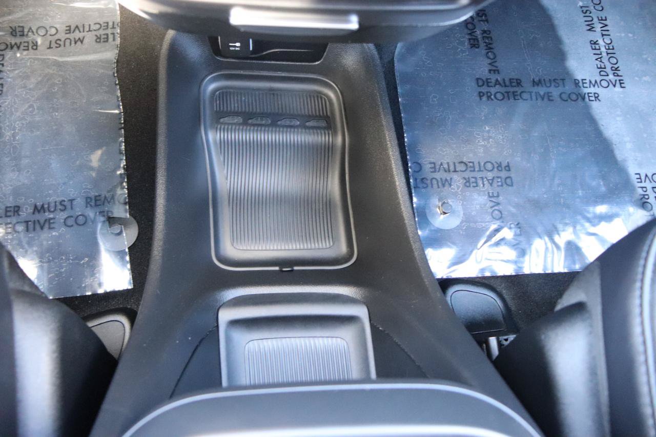 Used 2027 Chrysler Pacifica Select FWD image 47