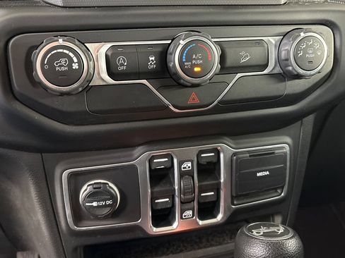 Used 2018 Jeep Wrangler Unlimited Sport S AWD/4WD image 46