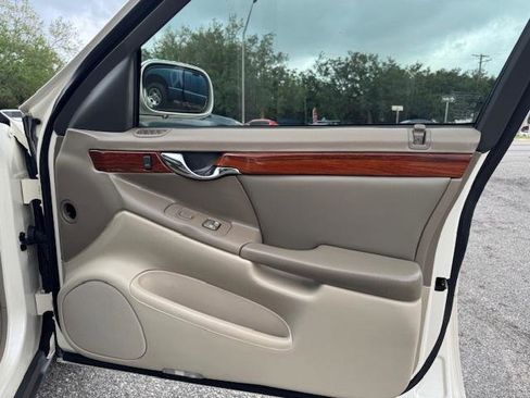 Used 2002 Cadillac De Ville Sedan w/ Comfort/Convenience Pkg image 18