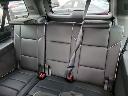Used 2021 Cadillac Escalade ESV Premium Luxury w/ Performance Package RWD image 16