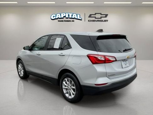 Used 2021 Chevrolet Equinox LS w/ LS Convenience Package image 3