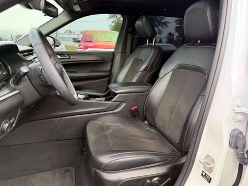 Used 2023 Jeep Grand Cherokee L Laredo AWD/4WD image 16