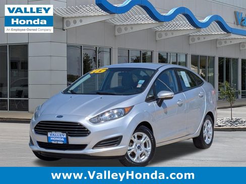 Used 2016 Ford Fiesta SE FWD image 1