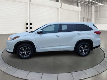 Used 2017 Toyota Highlander LE