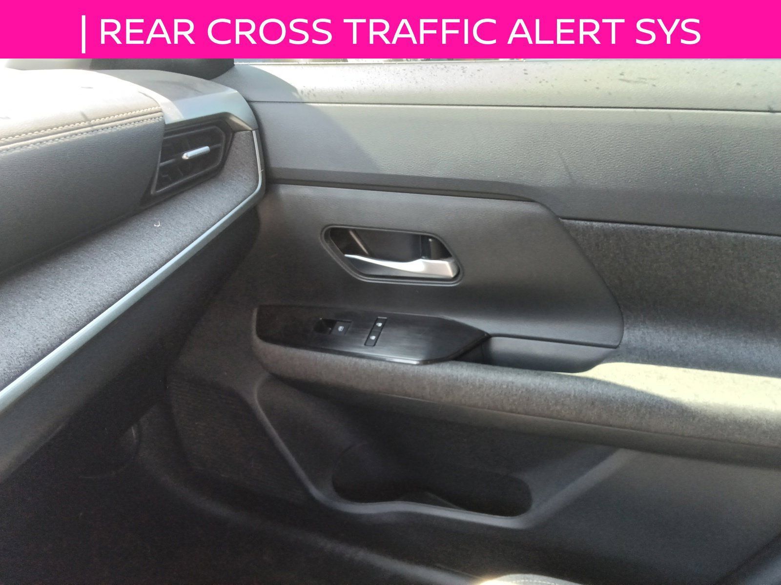 Used 2025 Nissan Kicks SV AWD/4WD image 15
